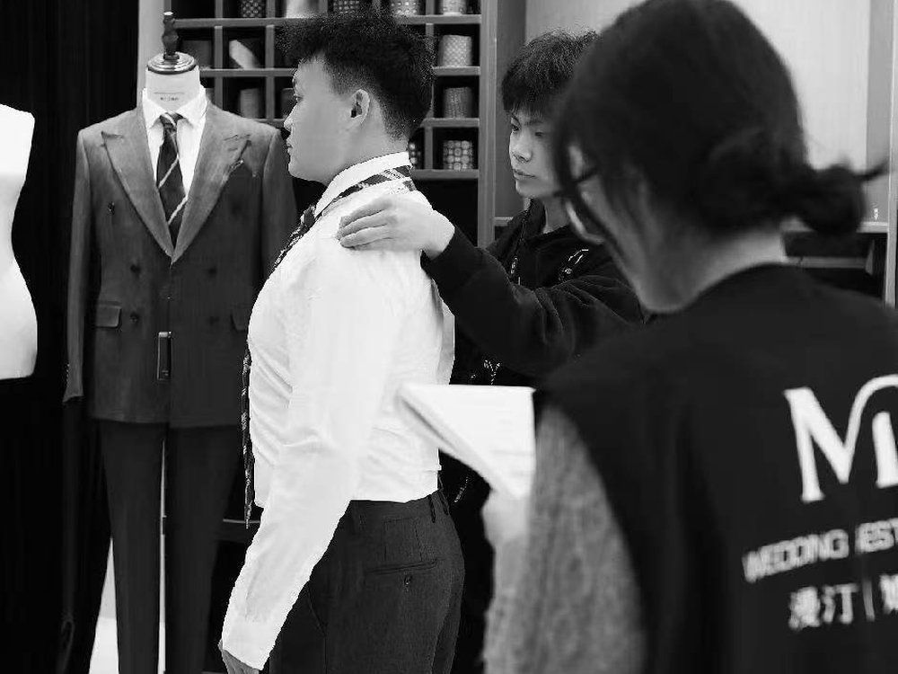 漫汀男士西装定制
